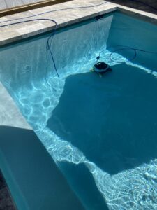 automatic pool vacuum cleaning algae